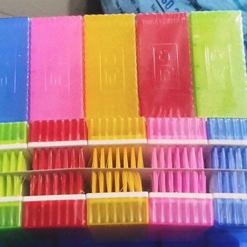 Vuông trắng màu 